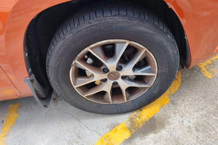 Used BYD Song 2016 1.5TI Manual Luxury Model Right Front Wheel Hub