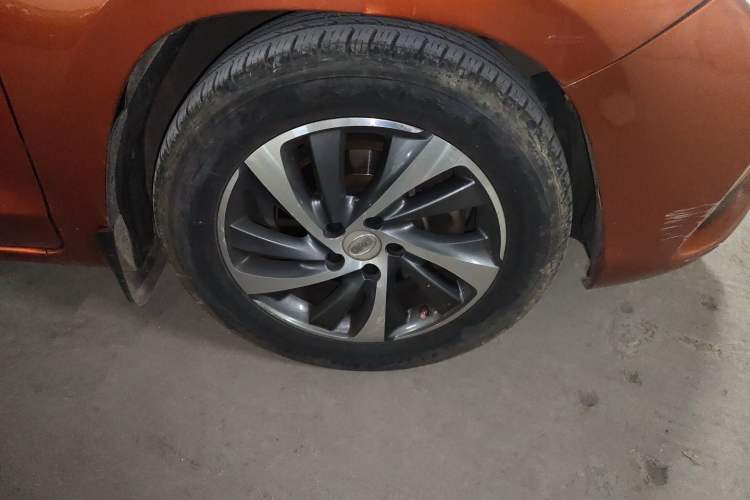 Used BYD Song 2016 2.0TID Automatic Prestige Edition Right Front Wheel Hub