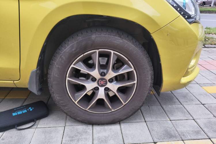 Used BYD Song 2016 GaiShi Edition 1.5TID Automatic Elite Model Right Front Wheel Hub