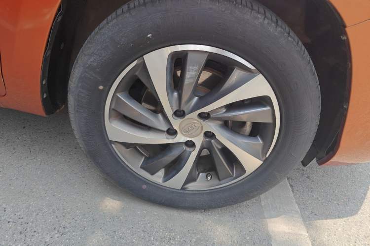 Used BYD Song 2016 1.5TI Manual Luxury Model Right Front Wheel Hub