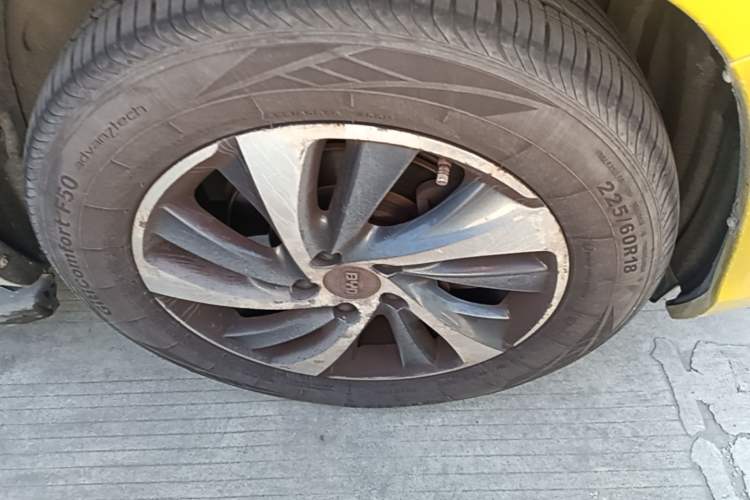 Used BYD Song 2016 2.0TID Automatic Prestige Edition Right Front Wheel Hub