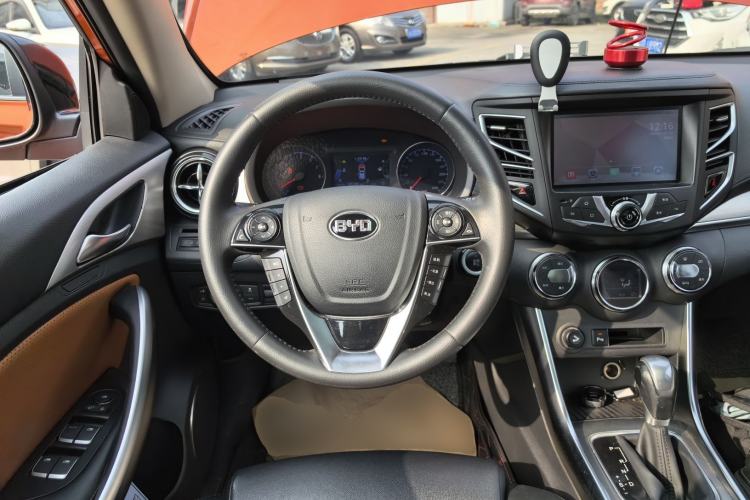 Used BYD Song 2016 2.0TID Automatic Prestige Edition Steering Wheel