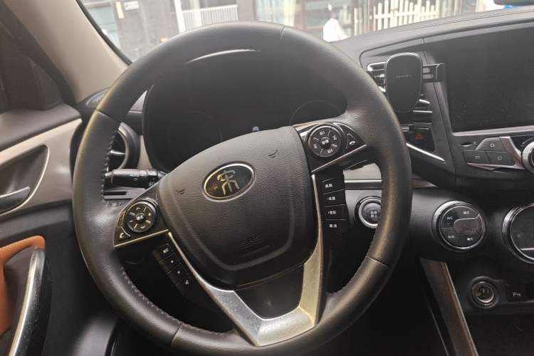 Used BYD Song 2016 GaiShi Edition 1.5TI Manual Elite Model Steering Wheel