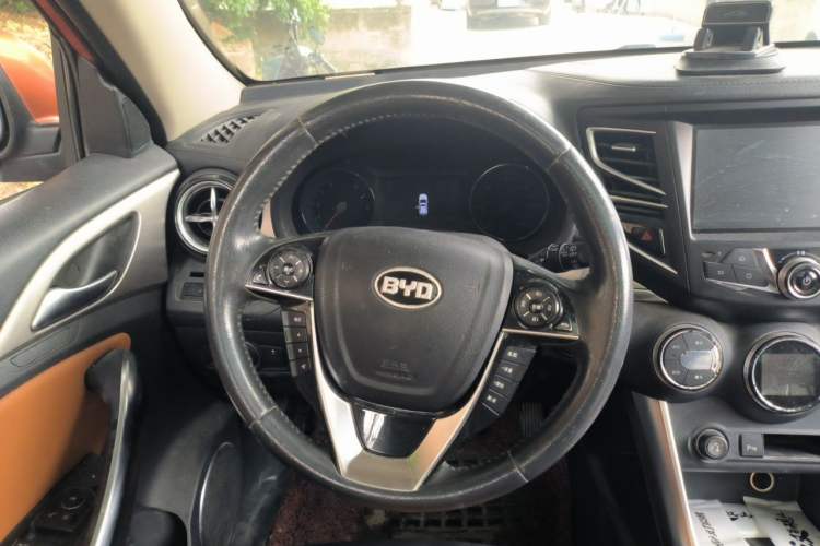Used BYD Song 2016 1.5TI Manual Luxury Model Steering Wheel