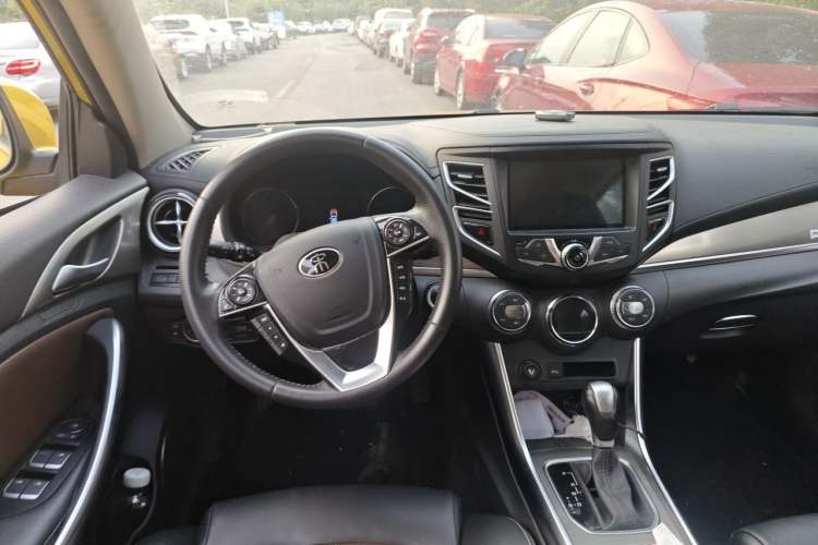 Used BYD Song 2016 Gaishi Edition 1.5TID Automatic Luxury Model Steering Wheel