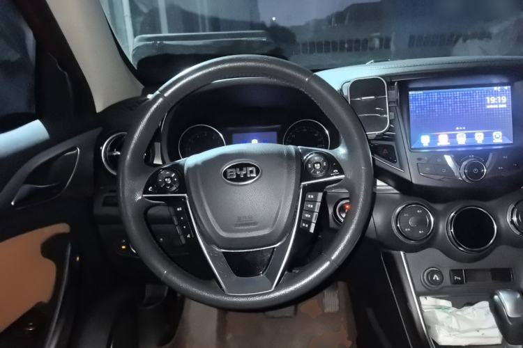 Used BYD Song 2016 2.0TID Automatic Prestige Edition Steering Wheel