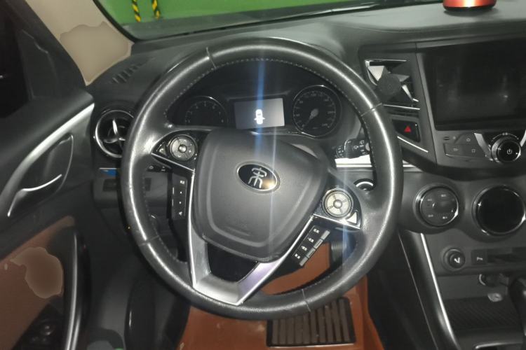 Used BYD Song 2016 GaiShi Edition 1.5TID Automatic Elite Model Steering Wheel