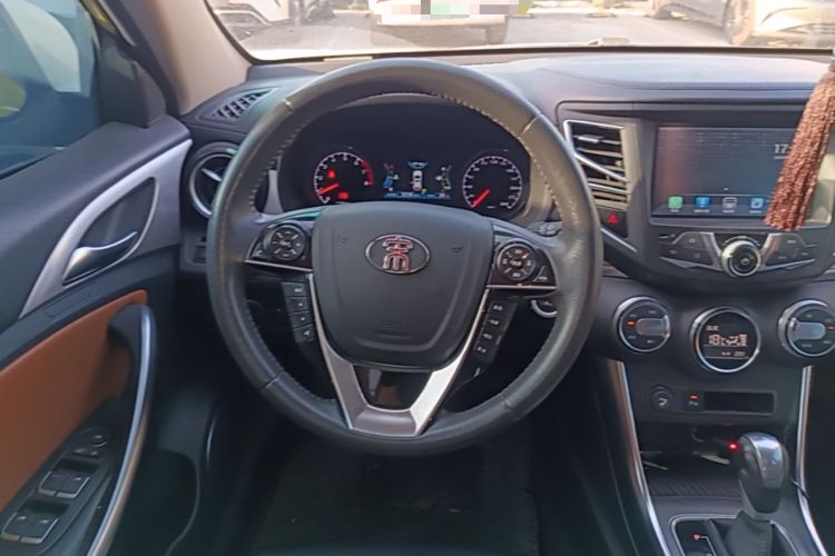 Used BYD Song 2016 2.0TID Automatic Prestige Edition Steering Wheel