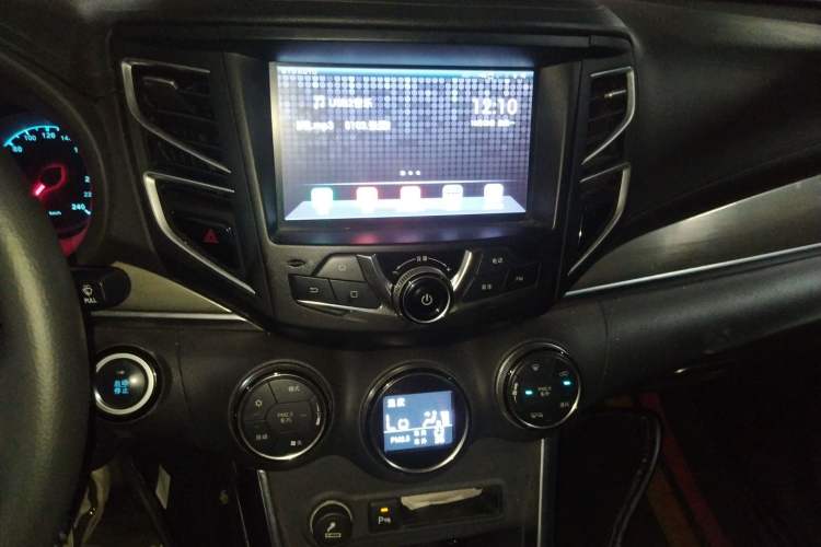 Used BYD Song 2017 Gaishe Upgrade Edition 1.5TID Automatic Elite Model Audio And AC Panel