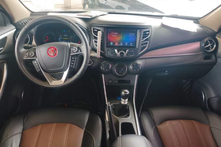 Used BYD Song 2017 Gaishi Upgrade Edition 1.5TI Manual Elite Model Center Console