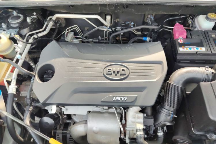 Used BYD Song 2017 Gaishe Upgrade Edition 1.5TID Automatic Elite Model Engine Bay