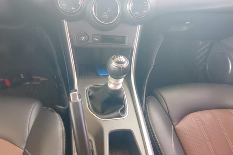 Used BYD Song 2017 Gaishi Upgrade Edition 1.5TI Manual Elite Model Gear Lever