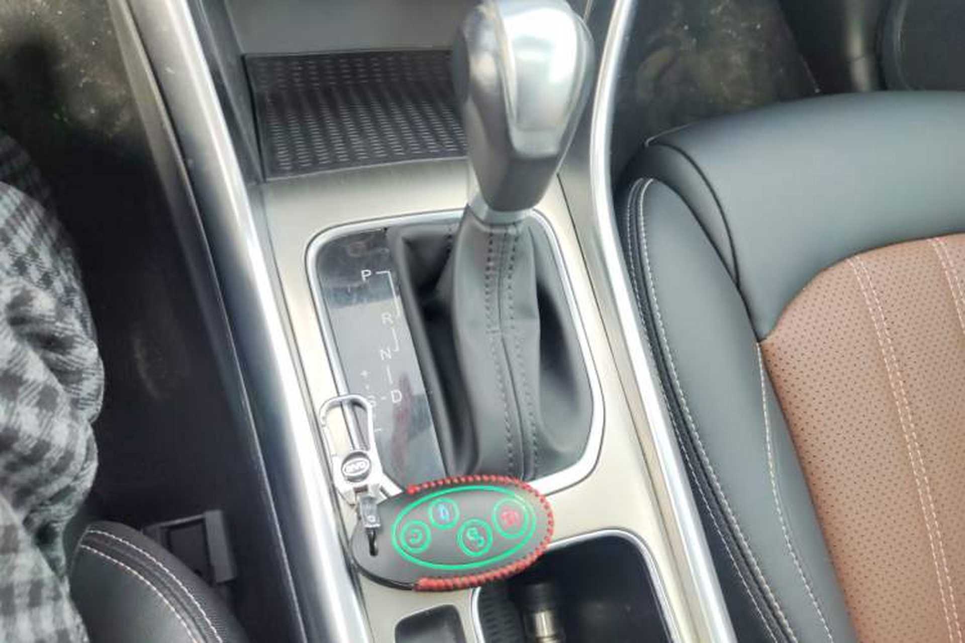 Used BYD Song 2017 Gaishe Upgrade Edition 1.5TID Automatic Elite Model Gear Lever