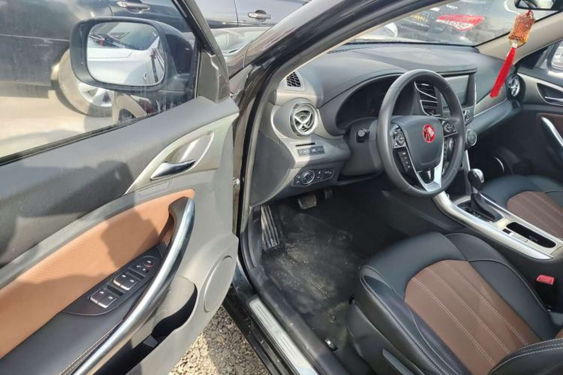 Used BYD Song 2017 Gaishe Upgrade Edition 1.5TID Automatic Elite Model Interior 3