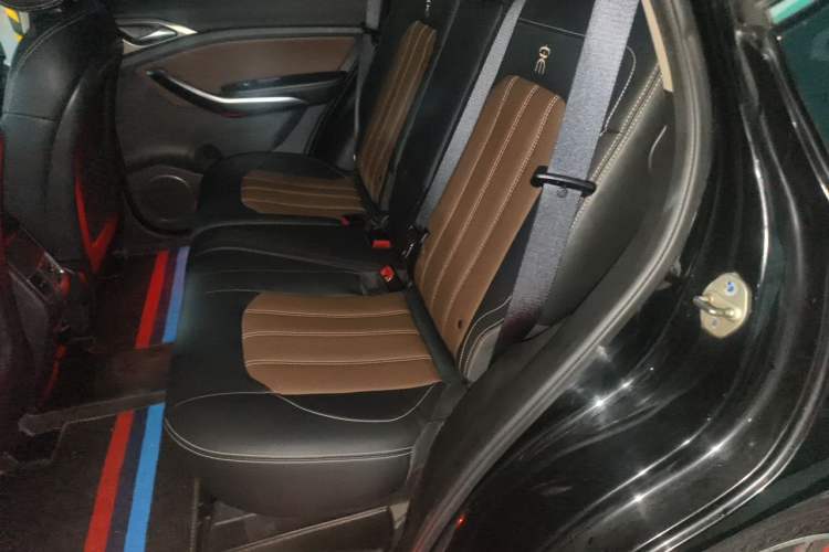 Used BYD Song 2017 Gaishi Upgrade Edition 1.5TID Automatic Luxury Model Left Rear Seat