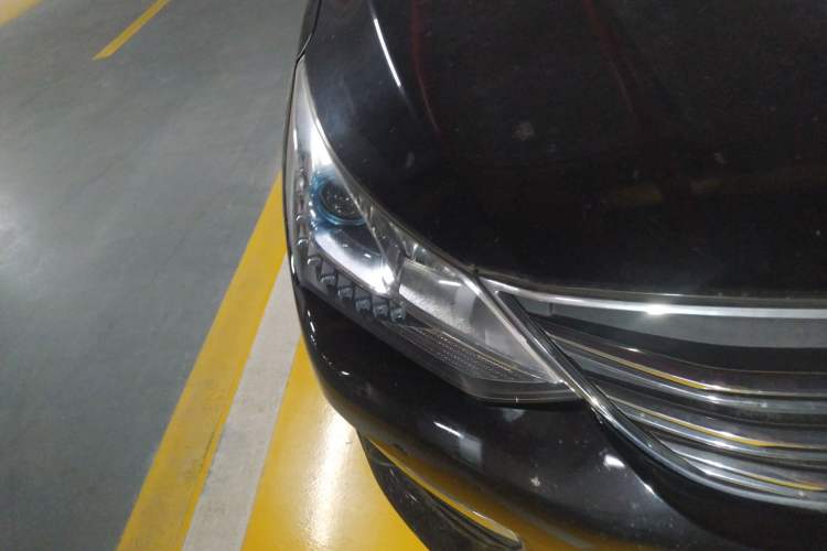 Used BYD Song 2017 Gaishe Upgrade Edition 1.5TID Automatic Elite Model Right Front Headlight