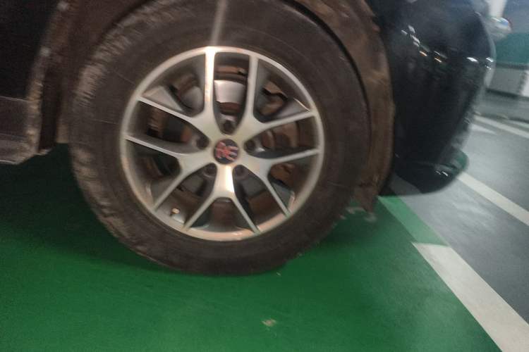 Used BYD Song 2017 Gaishi Upgrade Edition 1.5TID Automatic Luxury Model Right Front Wheel Hub