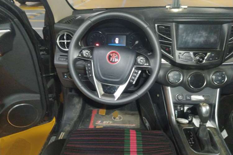 Used BYD Song 2017 Gaishe Upgrade Edition 1.5TID Automatic Elite Model Steering Wheel