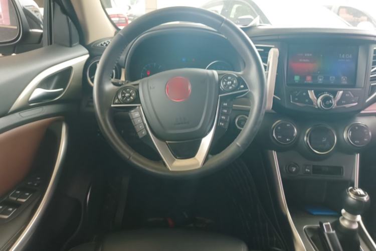 Used BYD Song 2017 Gaishi Upgrade Edition 1.5TI Manual Elite Model Steering Wheel