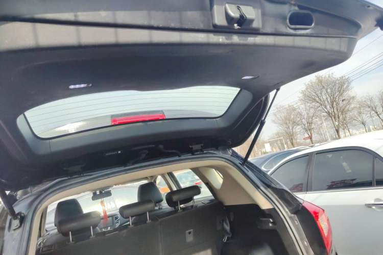 Used BYD Song 2017 Gaishe Upgrade Edition 1.5TID Automatic Elite Model Trunk