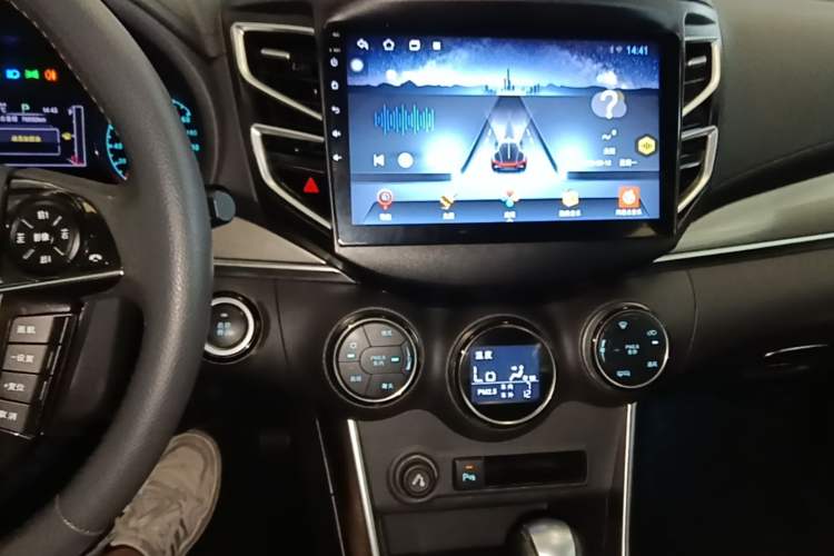Used BYD Song 2017 Gaishe Upgrade Edition 1.5TID Automatic Elite Model Audio And AC Panel