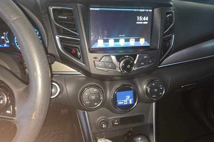 Used BYD Song 2017 Gaishe Upgrade Edition 1.5TID Automatic Elite Model Audio And AC Panel