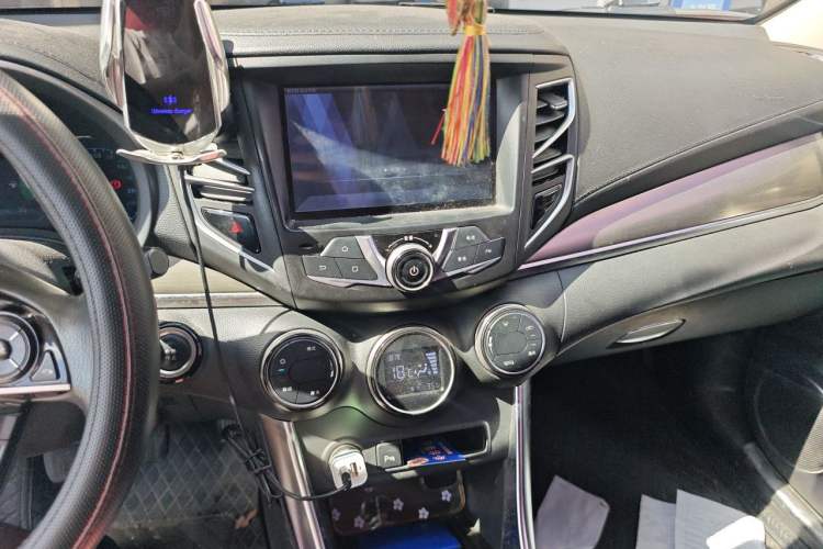 Used BYD Song 2017 Gaishi Upgrade Edition 1.5TI Manual Elite Model Audio And AC Panel