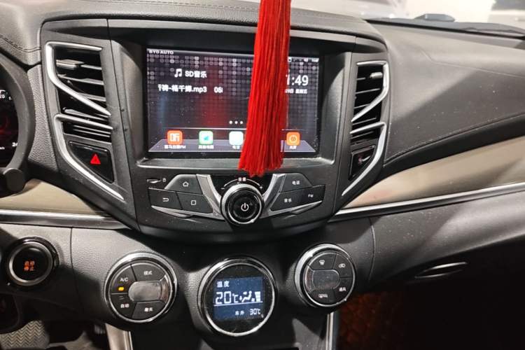 Used BYD Song 2017 Gaishe Upgrade Edition 1.5TID Automatic Elite Model Audio And AC Panel