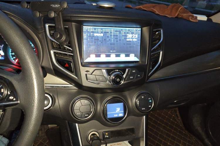 Used BYD Song 2017 Gaishi Upgrade Edition 1.5TI Manual Elite Model Audio And AC Panel