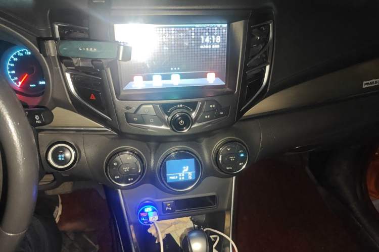 Used BYD Song 2017 Gaishi Upgrade Edition 1.5TID Automatic Luxury Model Audio And AC Panel