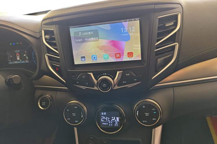 Used BYD Song 2017 Gaishe Upgrade Edition 1.5TID Automatic Elite Model Audio And AC Panel