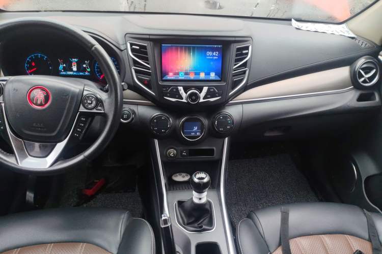 Used BYD Song 2017 Gaishi Upgrade Edition 1.5TI Manual Elite Model Audio And AC Panel