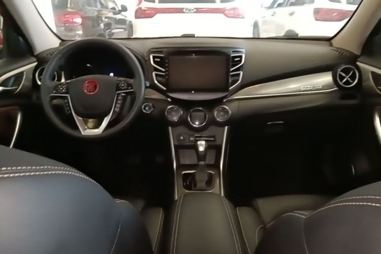 Used BYD Song 2017 Gaishe Upgrade Edition 1.5TID Automatic Elite Model Center Console