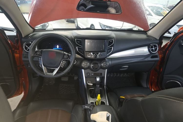 Used BYD Song 2017 Gaishe Upgrade Edition 1.5TID Automatic Elite Model Center Console