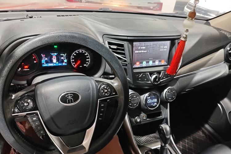 Used BYD Song 2017 Gaishe Upgrade Edition 1.5TID Automatic Elite Model Center Console