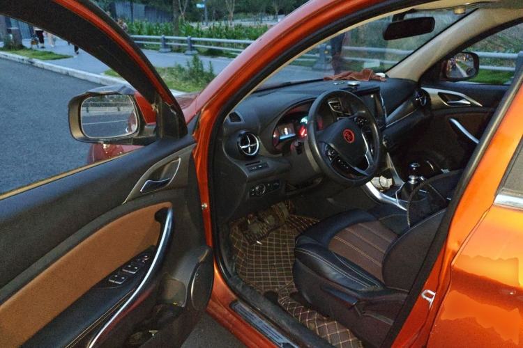 Used BYD Song 2017 Gaishi Upgrade Edition 1.5TI Manual Elite Model Driver Seat