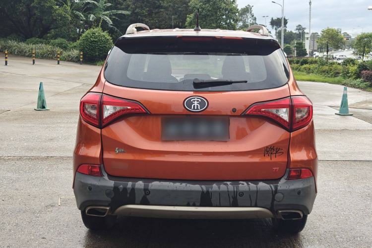 Used BYD Song 2017 Gaishi Upgrade Edition 1.5TI Manual Elite Model Exterior 4