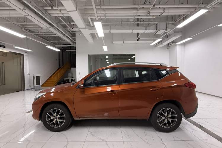 Used BYD Song 2017 Gaishe Upgrade Edition 1.5TID Automatic Elite Model Exterior 5
