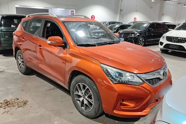 Used BYD Song 2017 Gaishe Upgrade Edition 1.5TID Automatic Elite Model Front Right 45 Deg