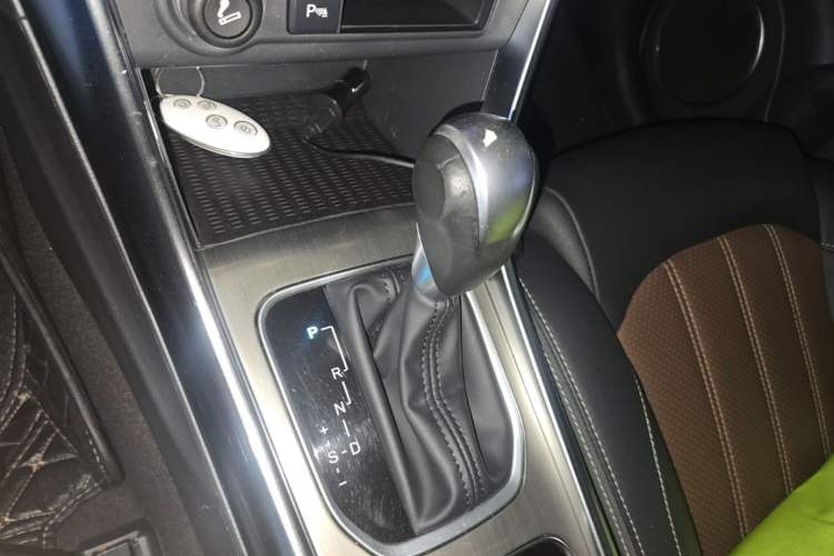 Used BYD Song 2017 Gaishe Upgrade Edition 1.5TID Automatic Elite Model Gear Lever