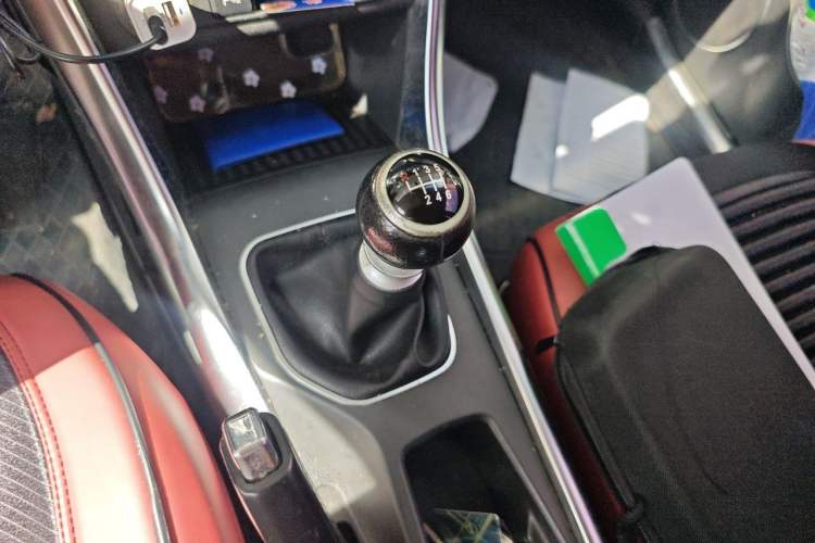 Used BYD Song 2017 Gaishi Upgrade Edition 1.5TI Manual Elite Model Gear Lever