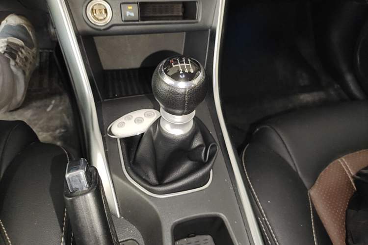 Used BYD Song 2017 Gaishi Upgrade Edition 1.5TI Manual Elite Model Gear Lever