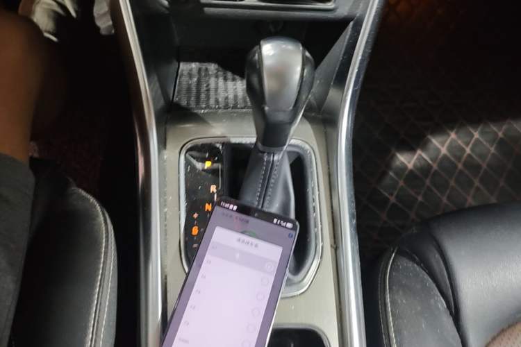 Used BYD Song 2017 Gaishe Upgrade Edition 1.5TID Automatic Elite Model Gear Lever