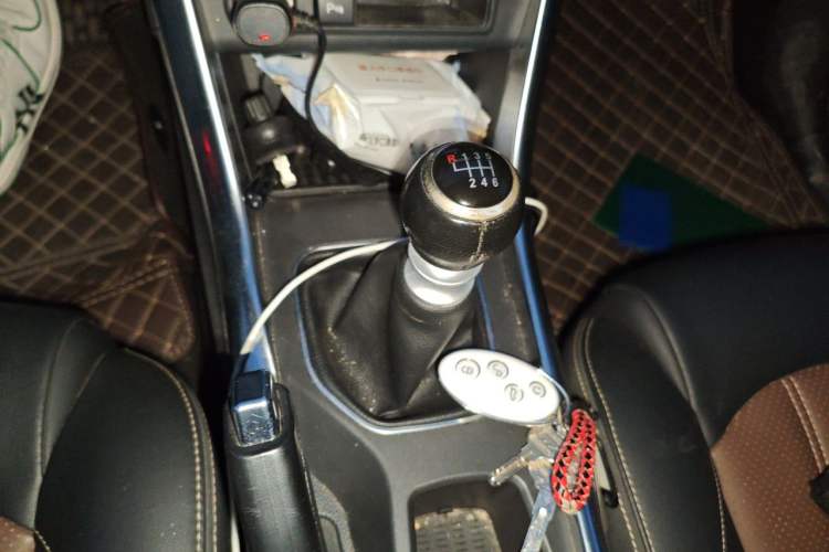 Used BYD Song 2017 Gaishi Upgrade Edition 1.5TI Manual Elite Model Gear Lever