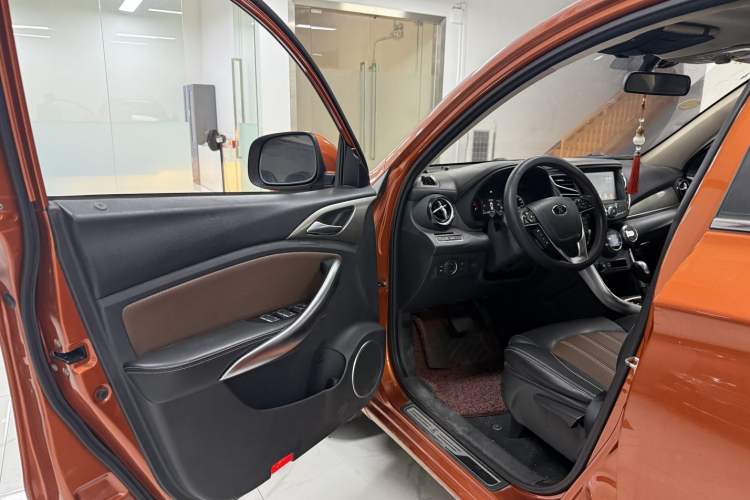 Used BYD Song 2017 Gaishe Upgrade Edition 1.5TID Automatic Elite Model Interior 3