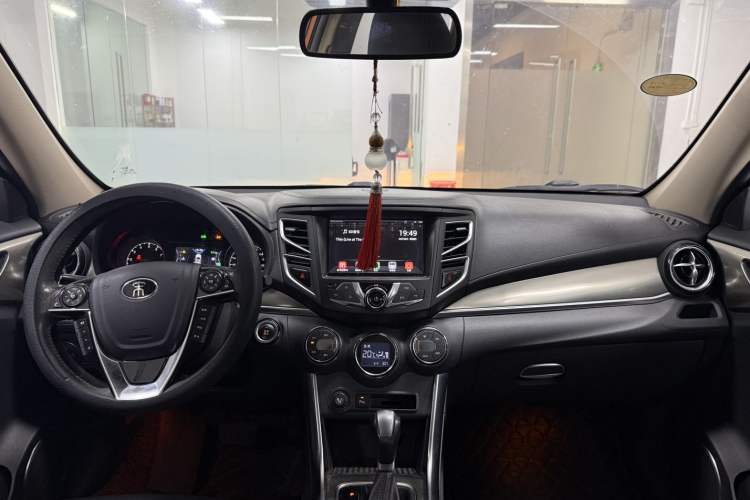 Used BYD Song 2017 Gaishe Upgrade Edition 1.5TID Automatic Elite Model Interior 7