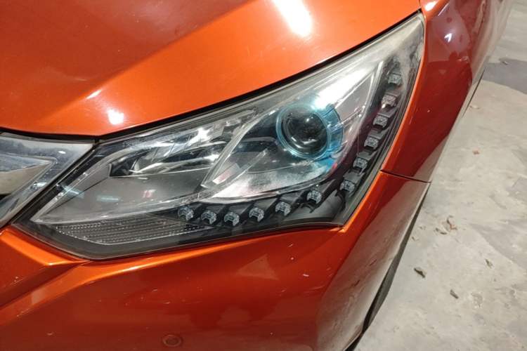 Used BYD Song 2017 Gaishe Upgrade Edition 1.5TID Automatic Elite Model Left Front Headlight