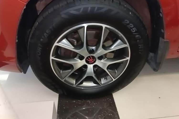 Used BYD Song 2017 Gaishe Upgrade Edition 1.5TID Automatic Elite Model Left Front Wheel Hub