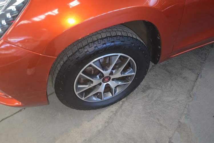 Used BYD Song 2017 Gaishe Upgrade Edition 1.5TID Automatic Elite Model Left Front Wheel Hub