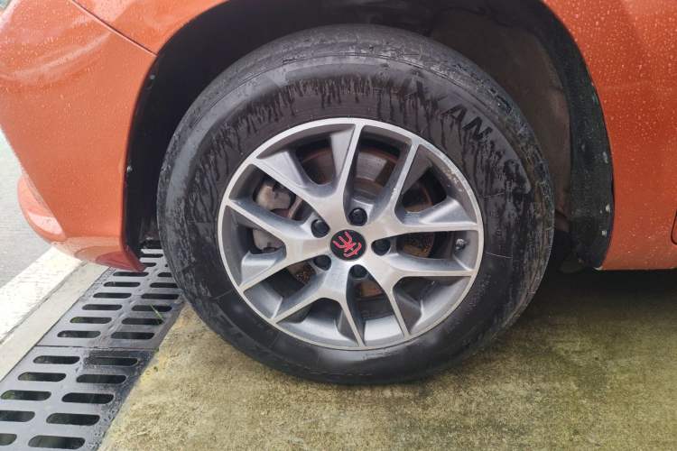 Used BYD Song 2017 Gaishi Upgrade Edition 1.5TI Manual Elite Model Left Front Wheel Hub